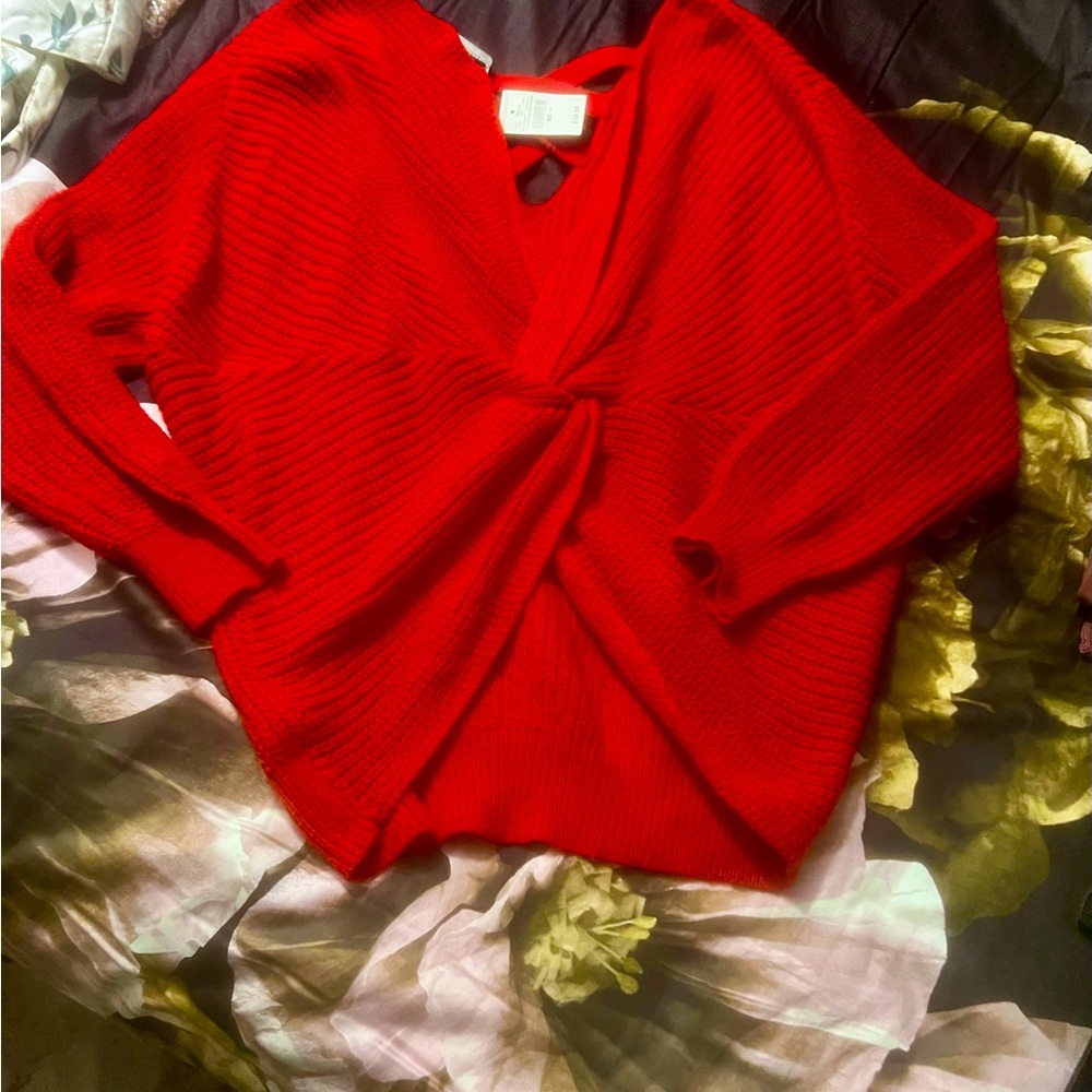 Red sweater - Picture 2 of 3